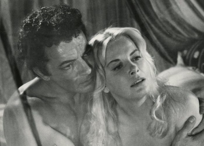 Cornel Wilde and Jean Wallace in Sword Of Lancelot