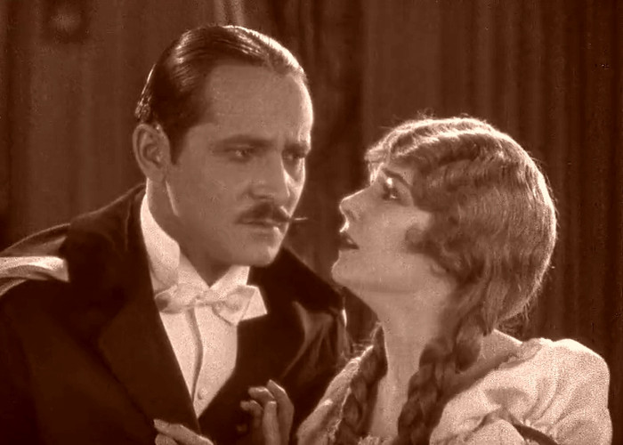 Norman Kerry and Mary Philbin in The Phantom of the Opera (1925)