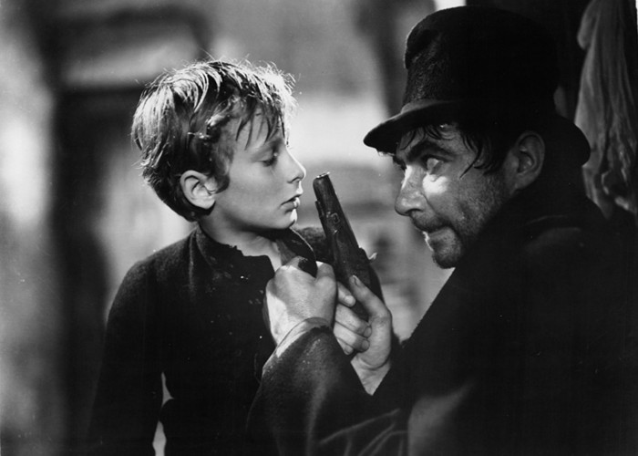 John Howard Davies and Robert Newton in Oliver Twist (1948)