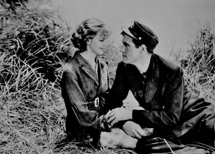 John McGuire and Anne Shirley in Steamboat Round the Bend (1935)