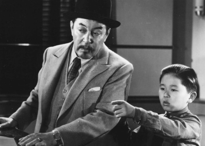 Warner Oland and Layne Tom Jr. in Charlie Chan at the Olympics (1937)