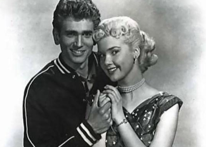 Michael Landon and Yvonne Lime in I Was a Teenage Werewolf (1957)