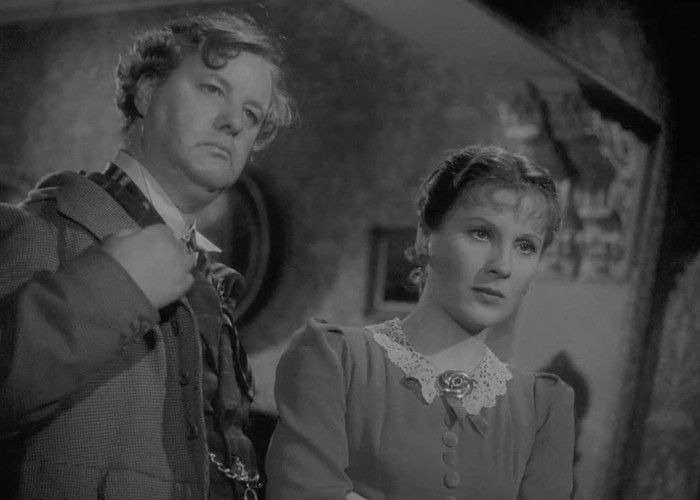 Frank Pettingell and Diana Wynyard in Gaslight (1940)