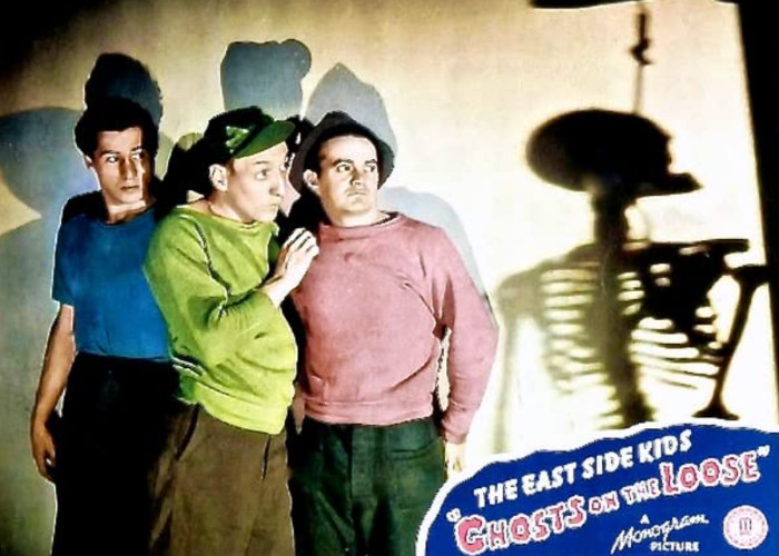 Leo Gorcey, Huntz Hall, and Bobby Jordan in Ghosts on the Loose (1943)