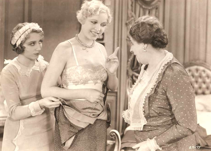Maude Eburne, Esther Ralston, and Georgette Rhodes in Lonely Wives